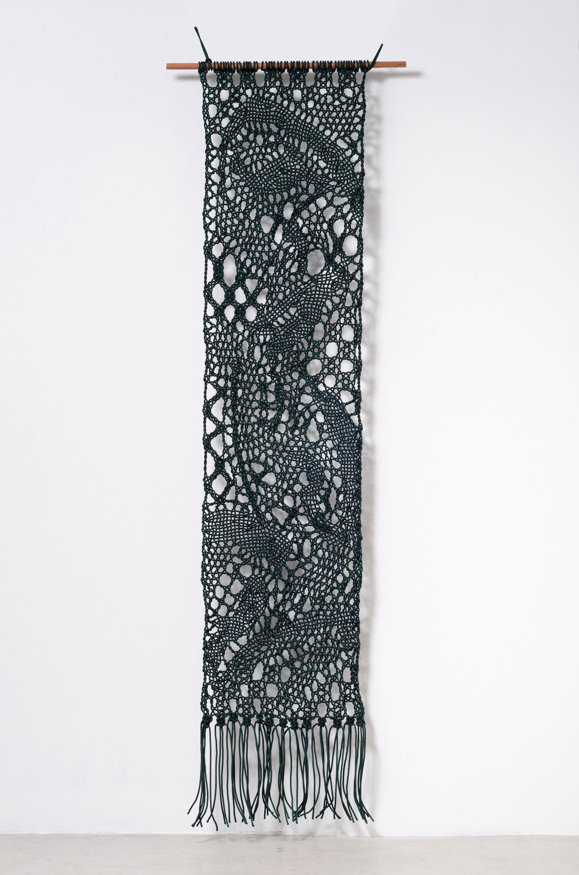 Pierre Fouché. Iemand anders III. 2017. Bobbin lace in 6mm polyester rope. 300 x 66.5 cm. 